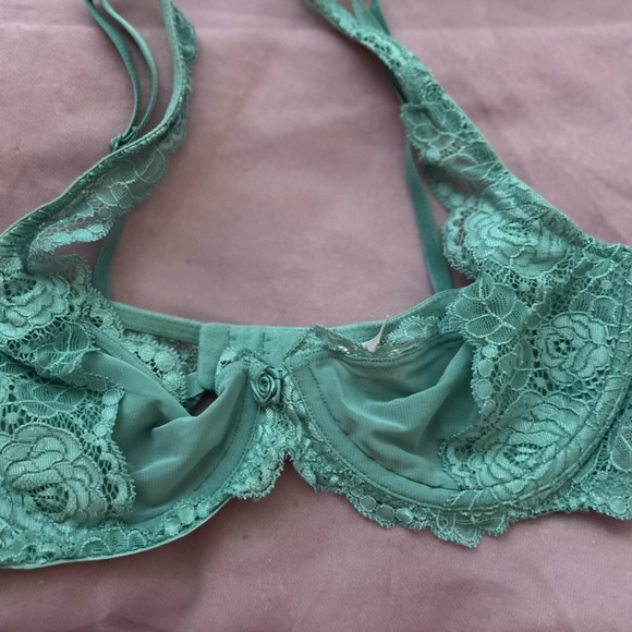 Victoria’s Secret 34c Lace floral Bra - Picture 6 of 6